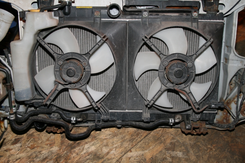 Радиатор охлаждения вода Subaru Forester 14-18 SJ 2.5 45111SG000
